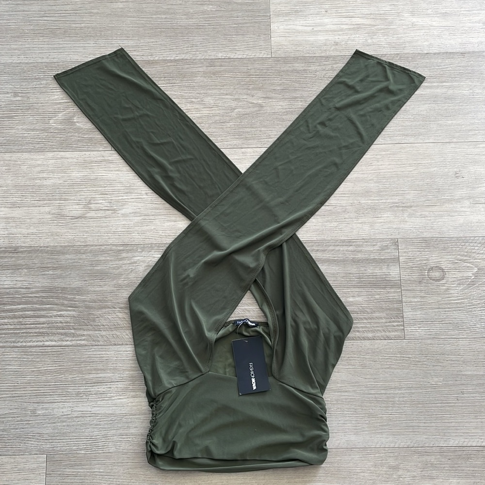 Crop top opened back - Picture 2 of 3